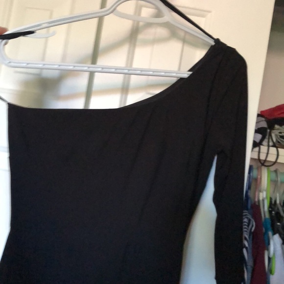 Long black one sleeve dress - Picture 2 of 4